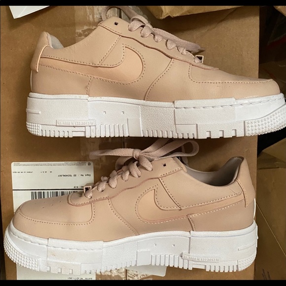 Preowned Nike Airforce 1 size 7 Particle Beige - Picture 5 of 10